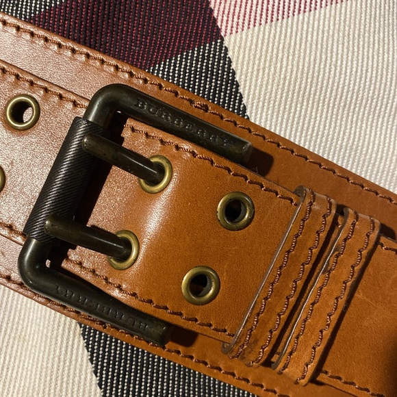 Burberry Purse with Handle and Removable Shoulder Strap - Picture 9 of 12